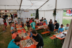 Die konzentrierten Spieler beim Jedermann-Schachturnier